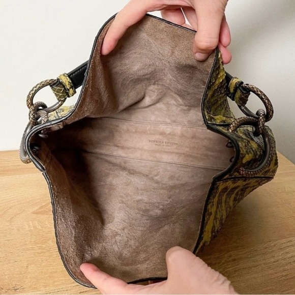 Bottega Veneta Natural Anaconda Loop Bag - Picture 8 of 10